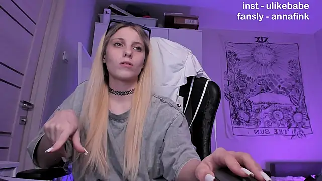 Snapshot of Anna_Fink chatting on November 4, 10:31 pm Anna Fink online show from November 4, 10:31 pm