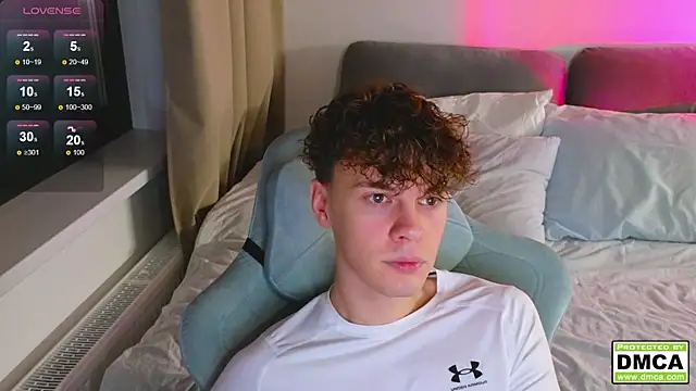 Snapshot of cute_thomas chatting on November 18, 6:01 pm cute thomas online show from November 18, 6:01 pm