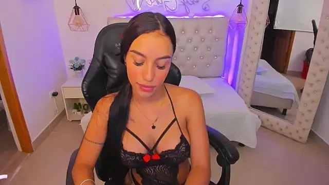 xiomara  cortes online show from January 27, 7:03 pm