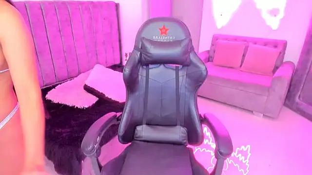 xiomara  cortes online show from October 13, 7:36 pm