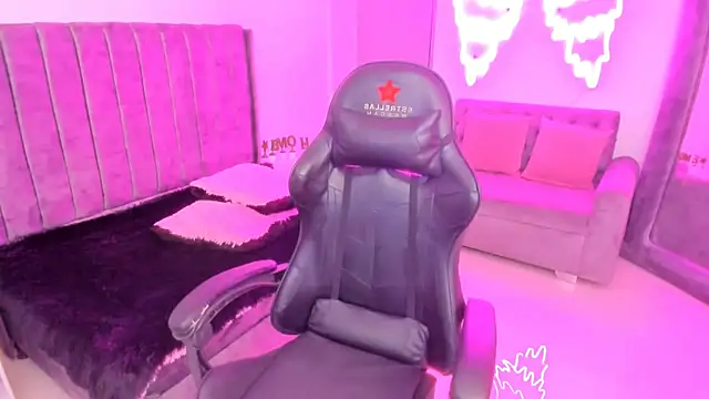 xiomara  cortes online show from October 14, 7:14 pm