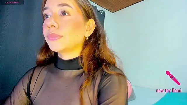 sofimendoza online show from July 18, 9:02 am