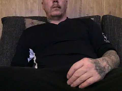 Snapshot of steveindahouse chatting on February 8, 5:50 pm steveindahouse online show from February 8, 5:50 pm