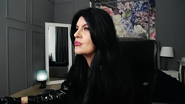 Snapshot of DomMelissaW chatting on December 5, 3:04 am DomMelissaW online show from December 5, 3:04 am