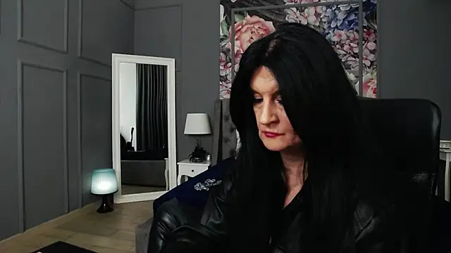 Snapshot of DomMelissaW chatting on December 11, 11:21 pm DomMelissaW online show from December 11, 11:21 pm