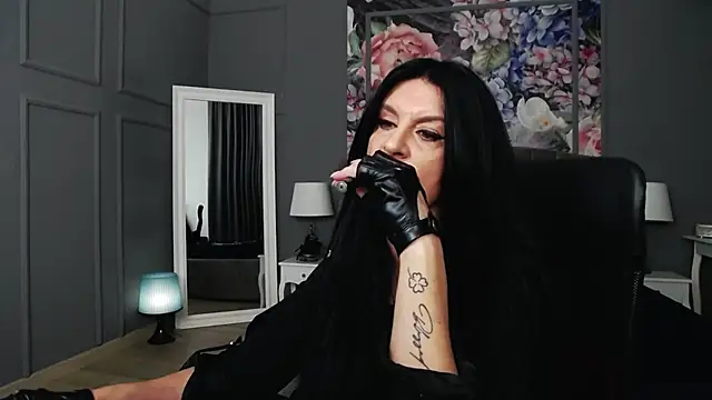 Snapshot of DomMelissaW chatting on January 5, 1:13 am DomMelissaW online show from January 5, 1:13 am