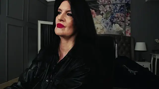 DomMelissaW online show from October 10, 7:35 pm