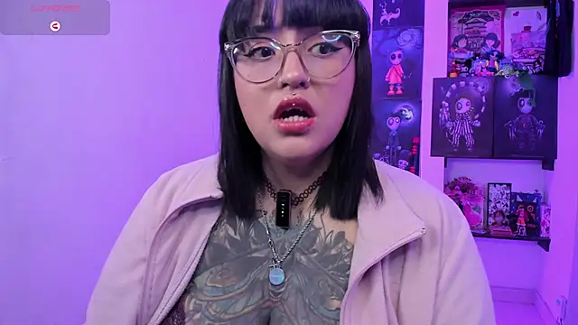 Snapshot of _Ali_Brinck_ chatting on October 8, 1:36 am Ali Brinck online show from October 8, 1:36 am