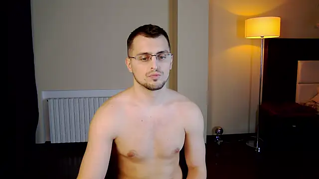 Snapshot of Friend12321 chatting on February 16, 8:21 am Friend12321 online show from February 16, 8:21 am