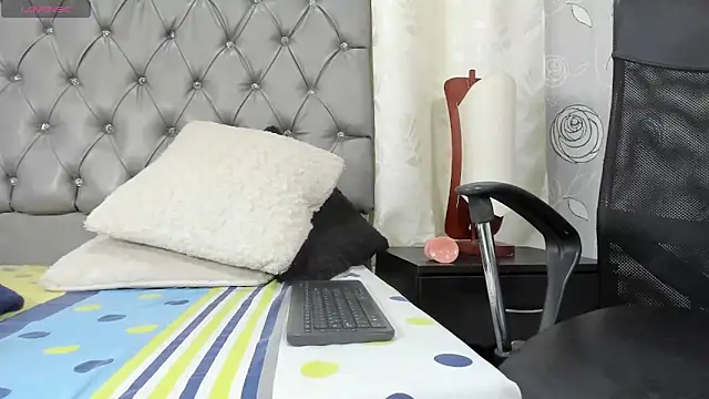 luna evaa online show from January 5, 5:27 pm