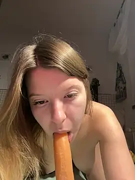 kimczii online show from February 24, 7:28 am