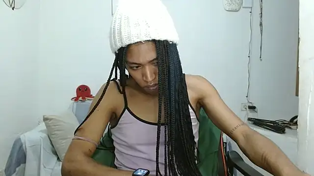 Snapshot of angelamarie1 chatting on June 28, 12:27 am angelamarie1 online show from June 28, 12:27 am