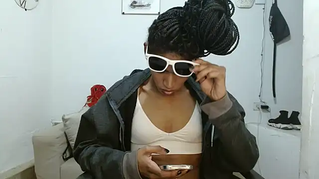 Snapshot of angelamarie1 chatting on July 4, 5:02 am angelamarie1 online show from July 4, 5:02 am
