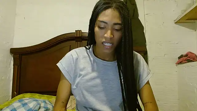 Snapshot of angelamarie1 chatting on July 12, 1:07 am angelamarie1 online show from July 12, 1:07 am