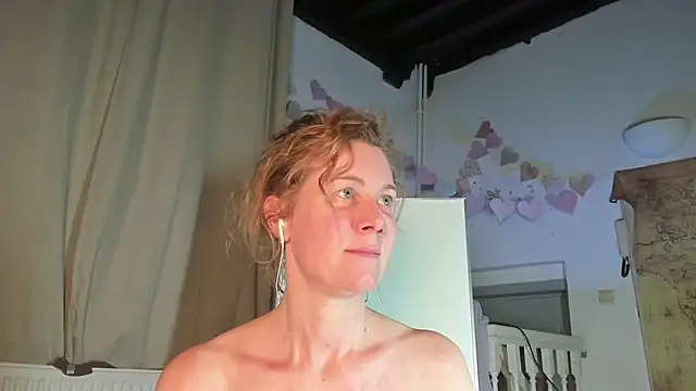 Lola Belgium online show from March 22, 8:04 pm