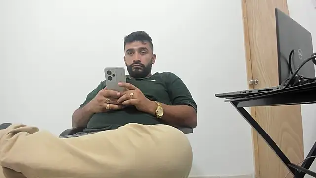 Snapshot of isearchcompany chatting on October 28, 1:42 am isearchcompany online show from October 28, 1:42 am