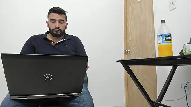 Snapshot of isearchcompany chatting on October 31, 8:54 pm isearchcompany online show from October 31, 8:54 pm