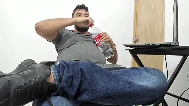 Snapshot of isearchcompany chatting on November 4, 11:26 pm isearchcompany online show from November 4, 11:26 pm