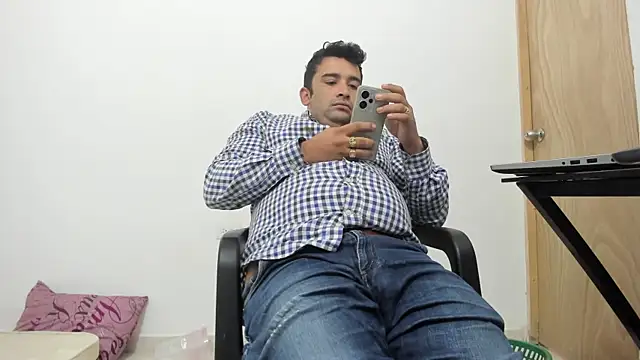 Snapshot of isearchcompany chatting on November 28, 12:19 pm isearchcompany online show from November 28, 12:19 pm