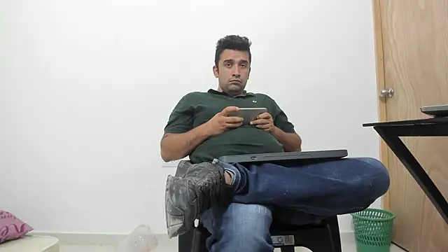 Snapshot of isearchcompany chatting on November 29, 1:19 am isearchcompany online show from November 29, 1:19 am