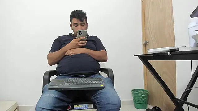 Snapshot of isearchcompany chatting on November 30, 7:40 pm isearchcompany online show from November 30, 7:40 pm