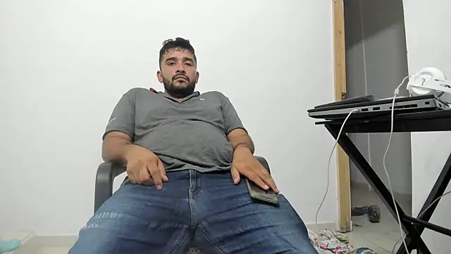 Snapshot of isearchcompany chatting on December 22, 5:37 am isearchcompany online show from December 22, 5:37 am