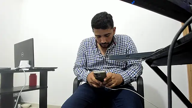 Snapshot of isearchcompany chatting on January 15, 1:43 am isearchcompany online show from January 15, 1:43 am