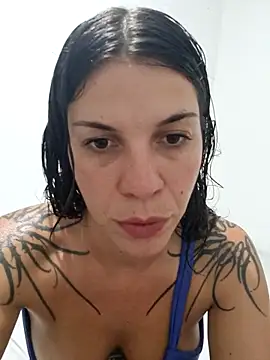 Snapshot of frenchxena98 chatting on December 3, 9:46 pm frenchxena98 online show from December 3, 9:46 pm