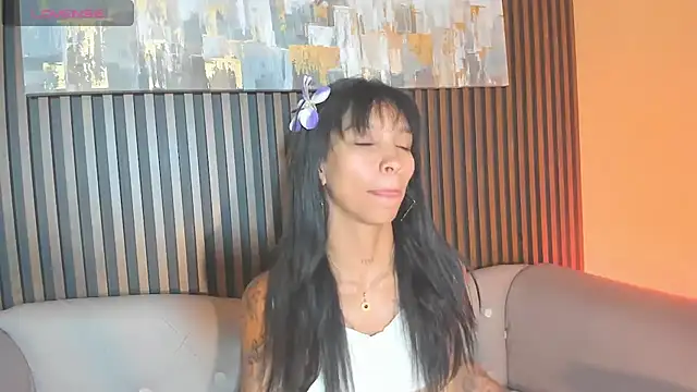 LauraAristizabal online show from October 3, 12:24 pm
