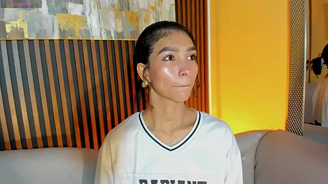 LauraAristizabal online show from March 25, 12:33 pm