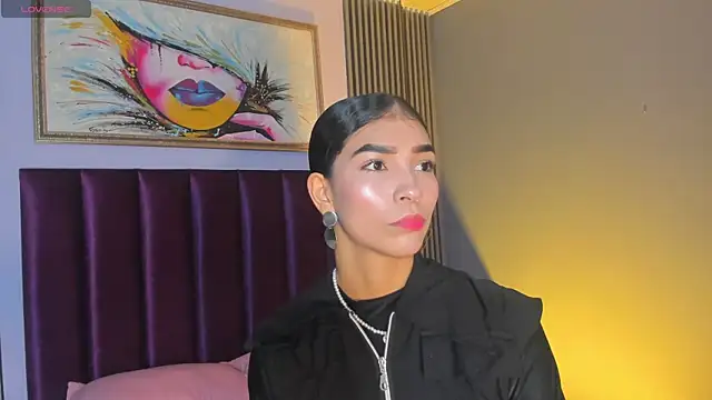 LauraAristizabal online show from June 10, 12:04 pm