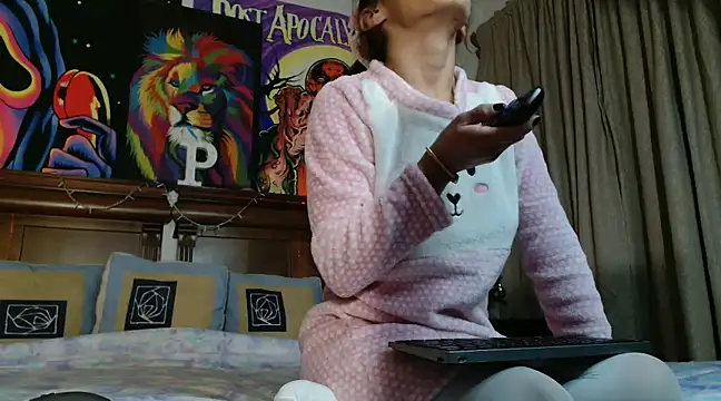 MINI Petite online show from December 24, 5:27 am