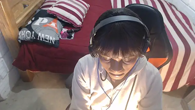 sexyjustin202 online show from October 12, 2:32 am