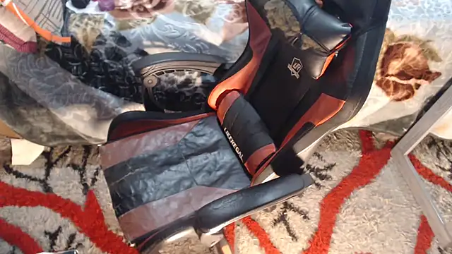 sexyjustin202 online show from April 5, 12:08 am