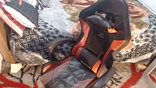 sexyjustin202 online show from April 6, 8:10 pm