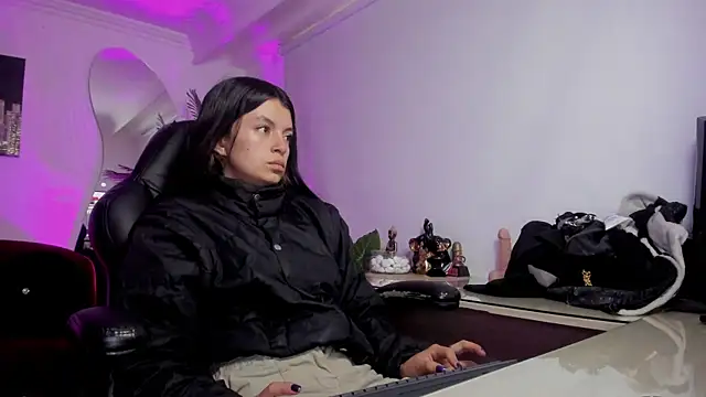 Snapshot of Meghan320 chatting on October 29, 11:34 am Meghan320 online show from October 29, 11:34 am