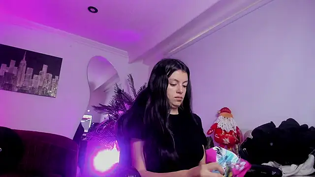 Meghan320 online show from December 5, 11:30 am