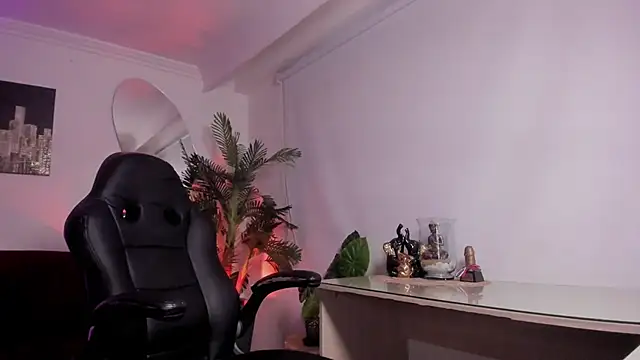 Meghan320 online show from January 13, 11:37 am