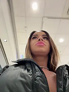 Snapshot of KirstieVegas chatting on February 23, 5:32 pm KirstieVegas online show from February 23, 5:32 pm