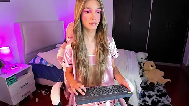 Ainhoads online show from April 2, 8:45 am