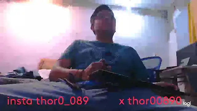 Snapshot of thor000089 chatting on October 7, 5:26 am thor000089 online show from October 7, 5:26 am