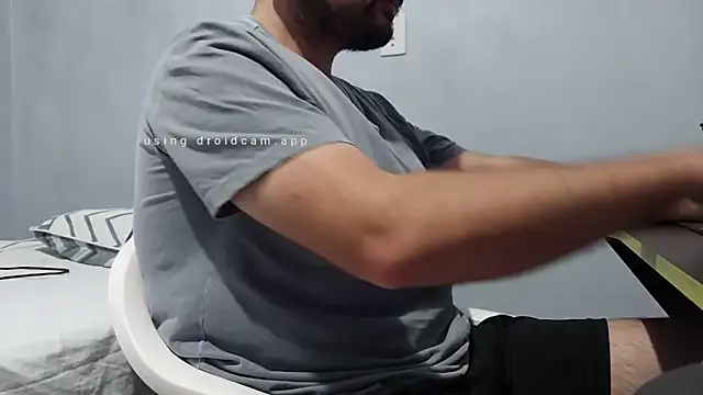 Snapshot of SuyNey chatting on January 6, 11:18 pm SuyNey online show from January 6, 11:18 pm