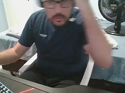 Snapshot of SuyNey chatting on March 9, 2:26 am SuyNey online show from March 9, 2:26 am