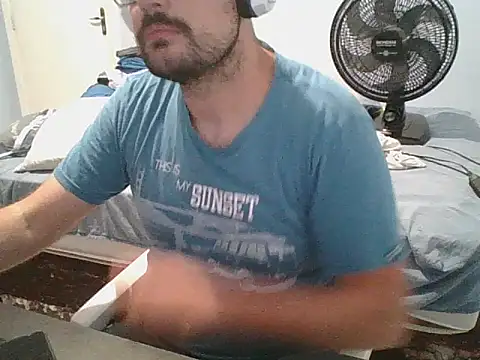 Snapshot of SuyNey chatting on March 15, 7:03 am SuyNey online show from March 15, 7:03 am