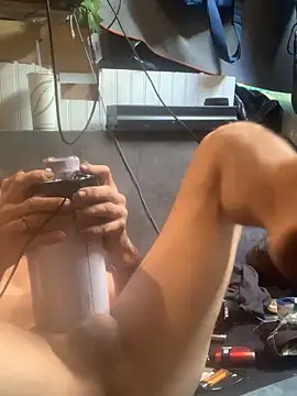 Snapshot of Likewise chatting on February 12, 6:25 pm Likewise online show from February 12, 6:25 pm