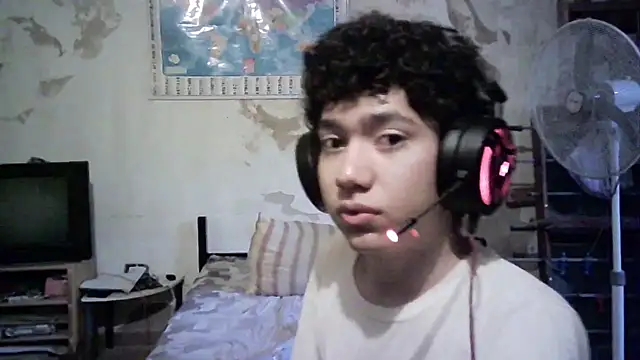 Emv2 online show from December 1, 10:04 pm