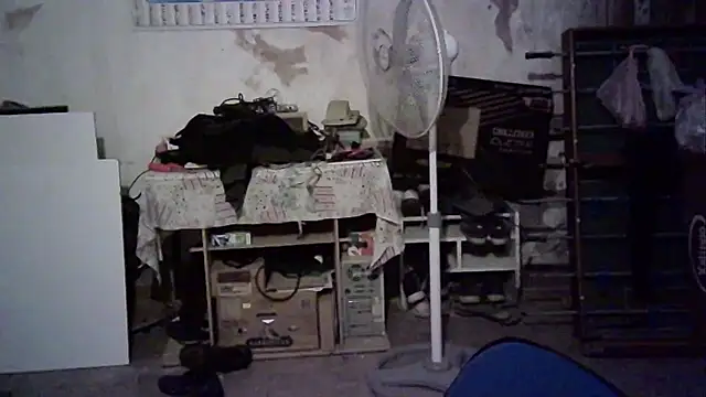 Snapshot of Emv2 chatting on March 21, 4:06 am Emv2 online show from March 21, 4:06 am