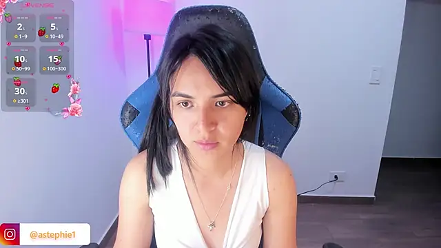 Miss Nicole online show from November 14, 9:02 pm