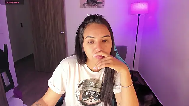 Miss Nicole online show from March 7, 1:30 pm