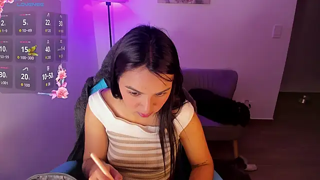 Snapshot of Miss_Nicole chatting on May 24, 6:35 pm Miss Nicole online show from May 24, 6:35 pm